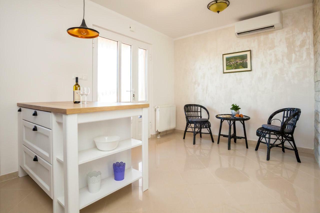 Holiday Apartment Ivica Milohnici Exteriör bild